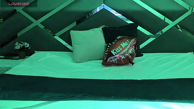 Snapshot of SexyNaf chatting on October 2025 07:33:02 PM SexyNaf online show from October 2025 07:33:02 PM