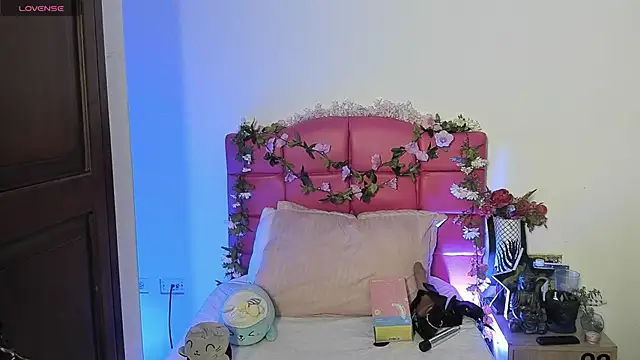 Snapshot of SexyNaf chatting on October 2025 07:18:01 PM SexyNaf online show from October 2025 07:18:01 PM