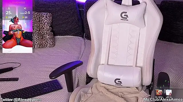 AlexaAimee online show from March 2026 10:10:01 AM