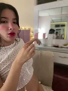 Snapshot of annaharper- chatting on February 2025 07:20:01 AM annaharper- online show from February 2025 07:20:01 AM