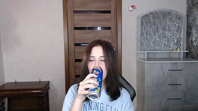 Kristy-Max online show from October 2025 08:20:02 PM