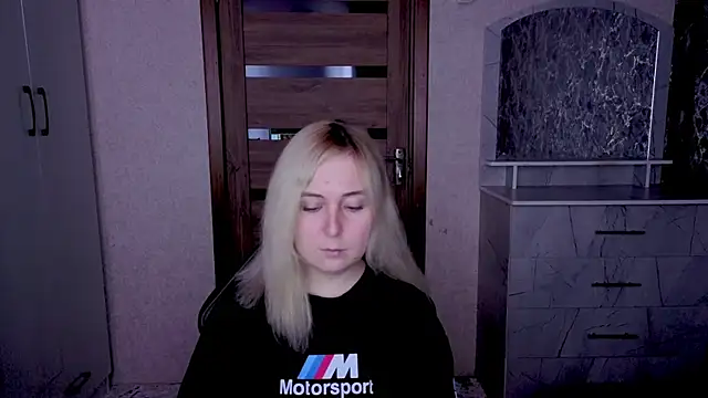 Kristy-Max online show from April 2026 01:42:02 AM