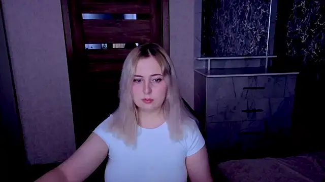 Kristy-Max online show from June 2026 07:19:01 PM