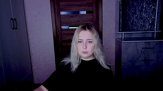 Kristy-Max online show from June 2026 07:39:01 PM