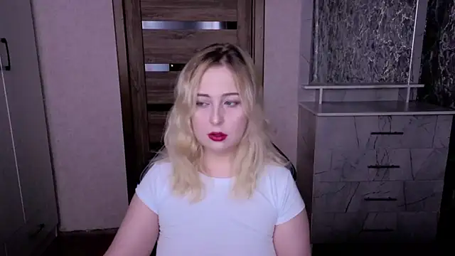 Kristy-Max online show from June 2026 07:05:01 PM