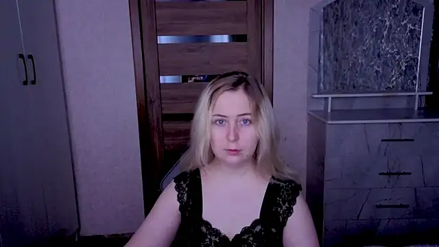 Snapshot of Kristy-Max chatting on June 2026 11:54:01 PM Kristy-Max online show from June 2026 11:54:01 PM