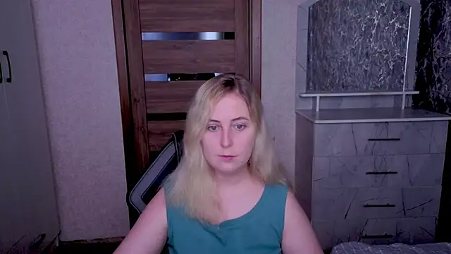 Snapshot of Kristy-Max chatting on June 2026 05:03:02 AM Kristy-Max online show from June 2026 05:03:02 AM