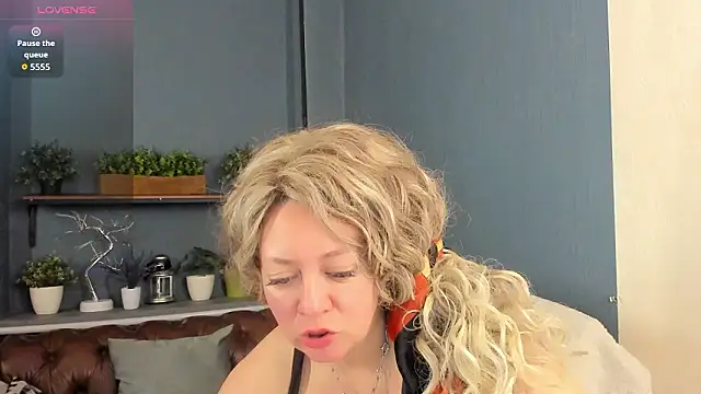 Snapshot of JesiaFoxi chatting on March 2026 09:13:01 AM JesiaFoxi online show from March 2026 09:13:01 AM