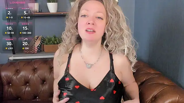 JesiaFoxi online show from May 2026 12:01:01 PM