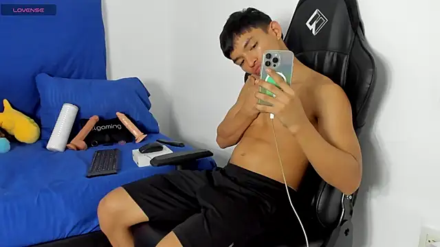 Tonny twink  online show from June 2026 01:51:02 AM