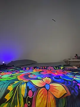 Snapshot of xMirana_ chatting on November 2025 09:35:01 AM xMirana online show from November 2025 09:35:01 AM