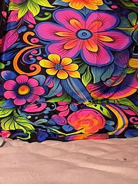 Snapshot of xMirana_ chatting on December 2025 12:45:01 PM xMirana online show from December 2025 12:45:01 PM