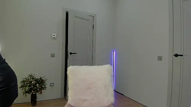  cometoseeme  online show from January 2026 04:42:01 PM