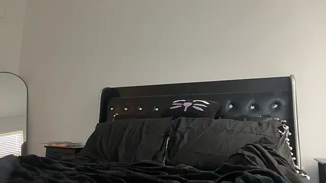 Snapshot of RavenRayyy chatting on October 2025 01:59:02 PM RavenRayyy online show from October 2025 01:59:02 PM