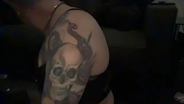 Snapshot of RavenRayyy chatting on November 2025 09:47:02 AM RavenRayyy online show from November 2025 09:47:02 AM