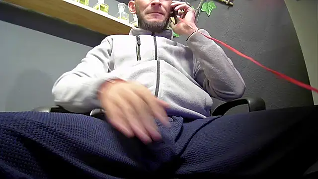 Snapshot of hardbigcock16 chatting on October 2025 06:36:01 AM hardbigcock16 online show from October 2025 06:36:01 AM