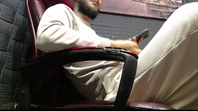 Snapshot of hardbigcock16 chatting on November 2025 10:04:02 AM hardbigcock16 online show from November 2025 10:04:02 AM