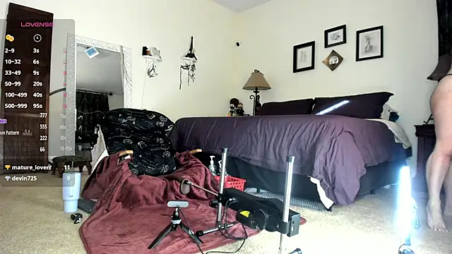 Peaches N Kreme online show from February 2025 11:59:01 PM