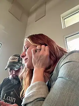 Peaches N Kreme online show from March 2025 10:42:01 PM