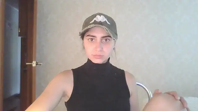 Snapshot of Kashtanka_ chatting on July 2026 08:33:01 AM Kashtanka online show from July 2026 08:33:01 AM