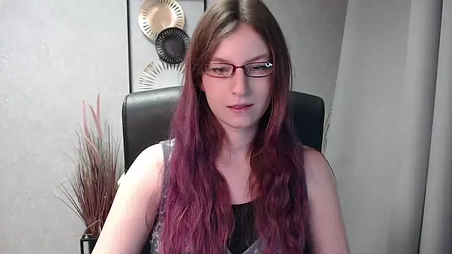 Snapshot of emmaxDelight chatting on December 2024 08:43:02 AM emmaxDelight online show from December 2024 08:43:02 AM