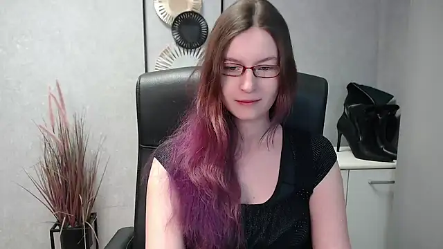 Snapshot of emmaxDelight chatting on February 2025 06:37:02 AM emmaxDelight online show from February 2025 06:37:02 AM