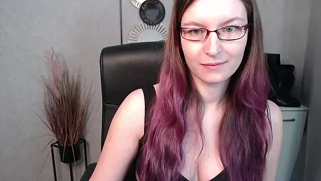 Snapshot of emmaxDelight chatting on February 2025 09:42:02 AM emmaxDelight online show from February 2025 09:42:02 AM