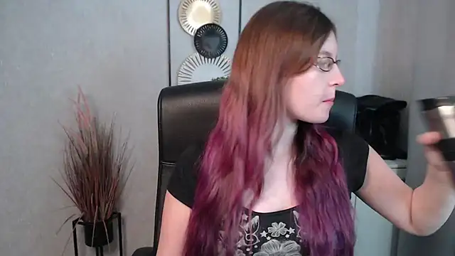 Snapshot of emmaxDelight chatting on March 2025 10:28:02 AM emmaxDelight online show from March 2025 10:28:02 AM