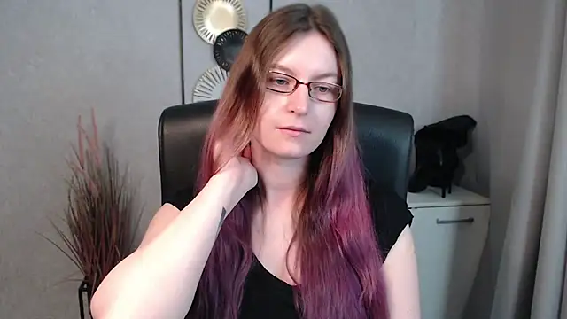 Snapshot of emmaxDelight chatting on March 2025 10:33:02 AM emmaxDelight online show from March 2025 10:33:02 AM