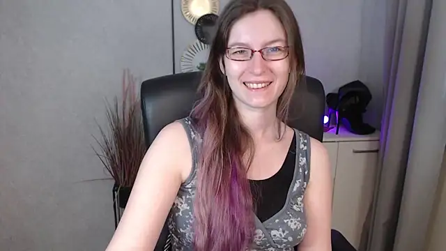 Snapshot of emmaxDelight chatting on September 2025 06:17:01 AM emmaxDelight online show from September 2025 06:17:01 AM