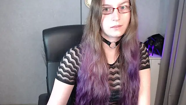 Snapshot of emmaxDelight chatting on October 2025 05:30:01 AM emmaxDelight online show from October 2025 05:30:01 AM