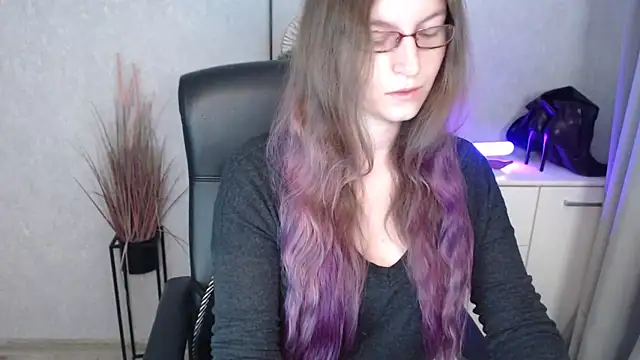 Snapshot of emmaxDelight chatting on October 2025 06:37:02 AM emmaxDelight online show from October 2025 06:37:02 AM