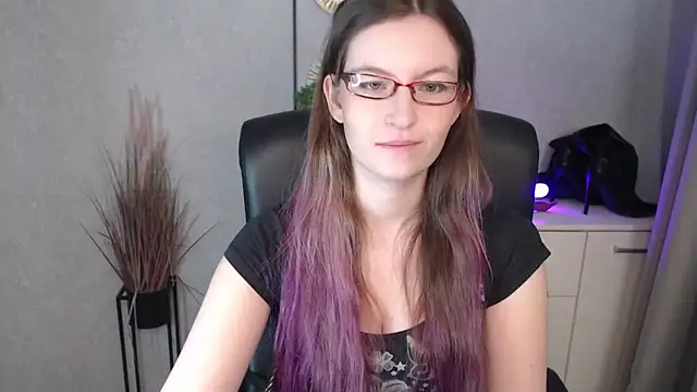 Snapshot of emmaxDelight chatting on November 2025 06:24:02 AM emmaxDelight online show from November 2025 06:24:02 AM