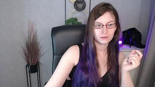 Snapshot of emmaxDelight chatting on November 2025 06:25:02 AM emmaxDelight online show from November 2025 06:25:02 AM