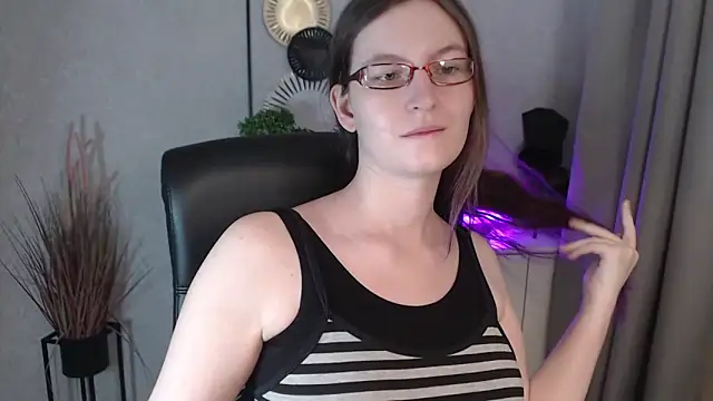 Snapshot of emmaxDelight chatting on November 2025 06:40:02 AM emmaxDelight online show from November 2025 06:40:02 AM