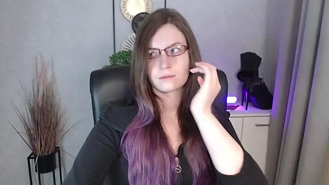 Snapshot of emmaxDelight chatting on November 2025 07:19:01 AM emmaxDelight online show from November 2025 07:19:01 AM