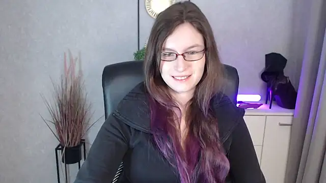 Snapshot of emmaxDelight chatting on November 2025 06:23:01 AM emmaxDelight online show from November 2025 06:23:01 AM