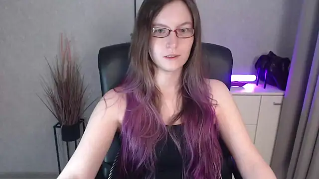 Snapshot of emmaxDelight chatting on December 2025 07:17:01 AM emmaxDelight online show from December 2025 07:17:01 AM