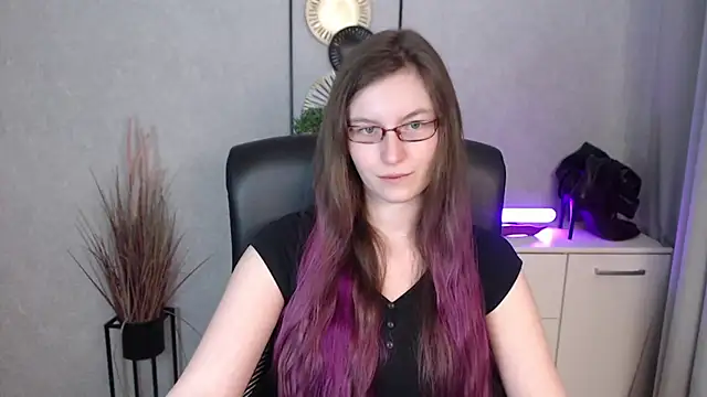 Snapshot of emmaxDelight chatting on December 2025 06:50:01 AM emmaxDelight online show from December 2025 06:50:01 AM