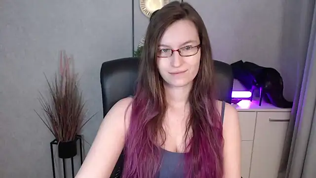 Snapshot of emmaxDelight chatting on December 2025 06:19:01 AM emmaxDelight online show from December 2025 06:19:01 AM