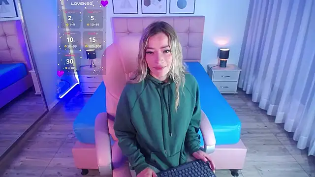 Snapshot of zoe_jones13 chatting on January 2025 11:56:02 AM zoe jones13 online show from January 2025 11:56:02 AM