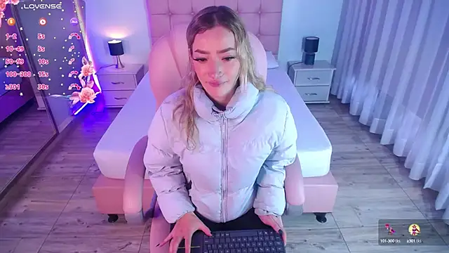 Snapshot of zoe_jones13 chatting on February 2025 11:49:02 AM zoe jones13 online show from February 2025 11:49:02 AM