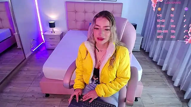 Snapshot of zoe_jones13 chatting on February 2025 12:01:02 PM zoe jones13 online show from February 2025 12:01:02 PM