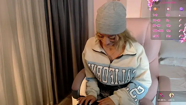 Snapshot of zoe_jones13 chatting on February 2025 03:21:01 AM zoe jones13 online show from February 2025 03:21:01 AM