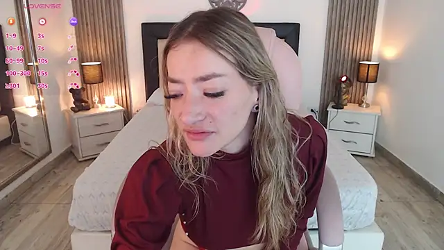 Snapshot of zoe_jones13 chatting on March 2025 06:37:02 AM zoe jones13 online show from March 2025 06:37:02 AM