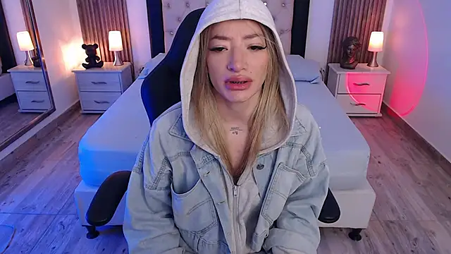 Snapshot of zoe_jones13 chatting on September 2025 03:17:02 AM zoe jones13 online show from September 2025 03:17:02 AM