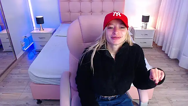 Snapshot of zoe_jones13 chatting on November 2025 03:28:02 AM zoe jones13 online show from November 2025 03:28:02 AM