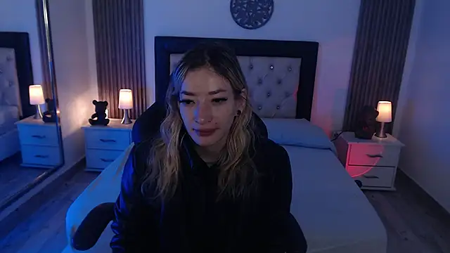 Snapshot of zoe_jones13 chatting on November 2025 03:18:02 AM zoe jones13 online show from November 2025 03:18:02 AM