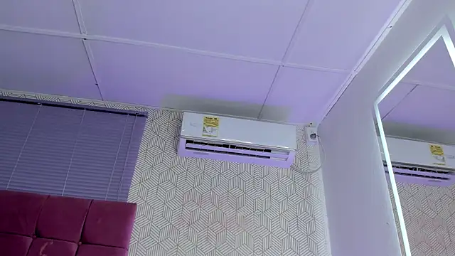 Snapshot of quianna_ chatting on January 2025 11:02:02 PM quianna online show from January 2025 11:02:02 PM