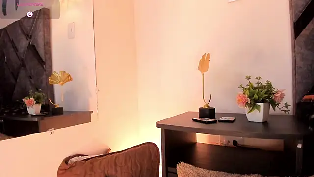 Snapshot of Mia_ross16 chatting on February 2025 07:42:01 PM Mia ross16 online show from February 2025 07:42:01 PM